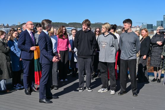 Ministras K. Budrys palinkėjo grupei „Katarsis“ sėkmingos diplomatinės misijos