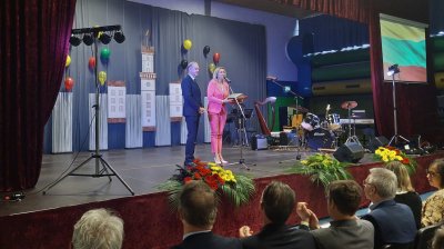 Minister Kęstutis Budrys Congratulated the February 16th Gymnasium on Its Anniversary