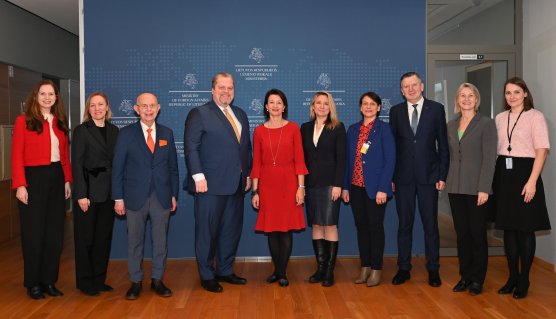 Viceministras T. Valys su Pasaulio lietuvių bendruomenės valdyba aptarė veiklos prioritetus ir...