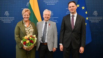 Garbės ženklo „Už pasaulio lietuvių nuopelnus Lietuvai“ medalis įteiktas JAV lietuviui Jonui...