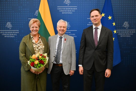 Garbės ženklo „Už pasaulio lietuvių nuopelnus Lietuvai“ medalis įteiktas JAV lietuviui Jonui...