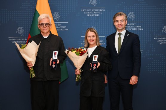 Nomedai ir Gediminui Urbonams įteikti garbės ženklo „Už pasaulio lietuvių nuopelnus Lietuvai“...
